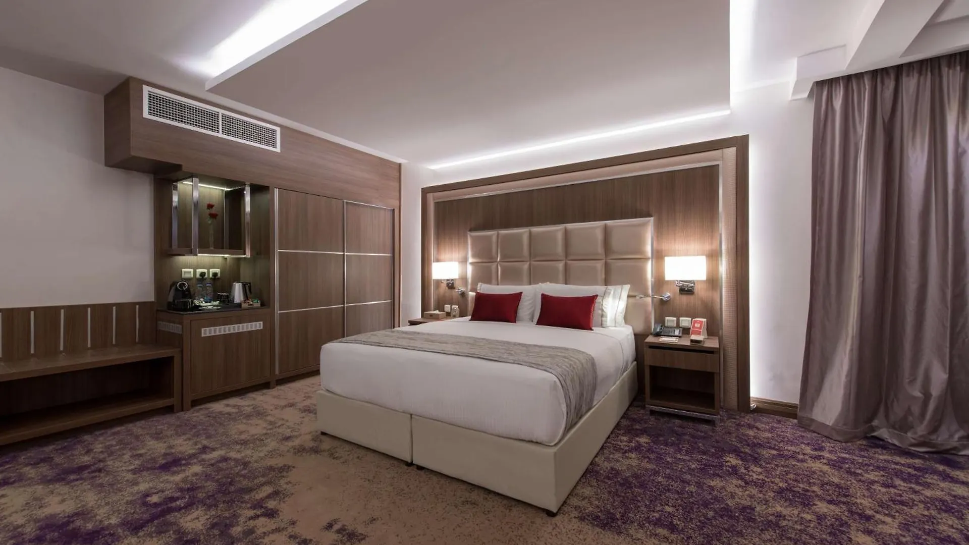 Ramada By Wyndham Continental Jeddah Hotel