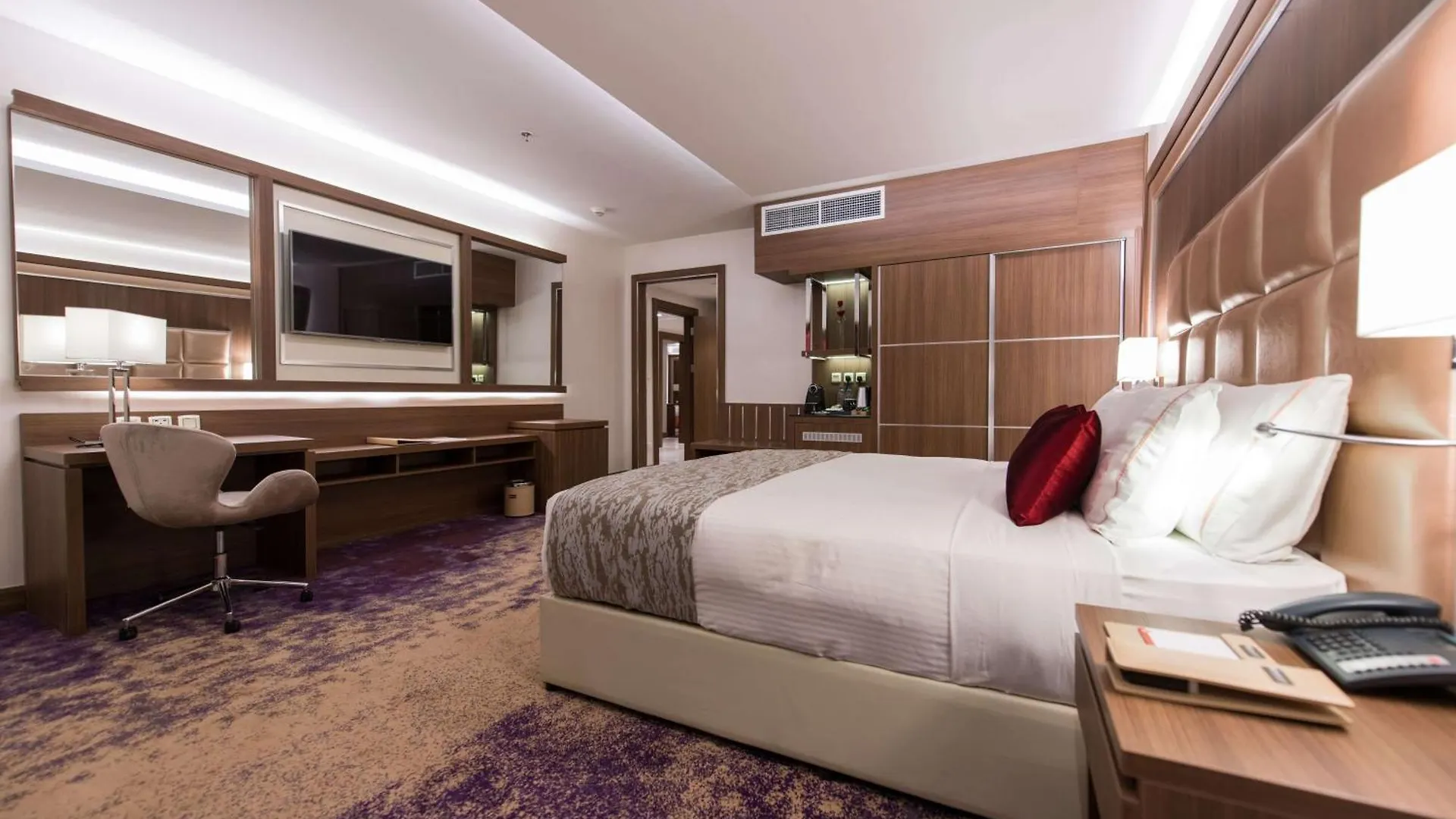 Ramada By Wyndham Continental Jeddah Hotel Saudi Arabia